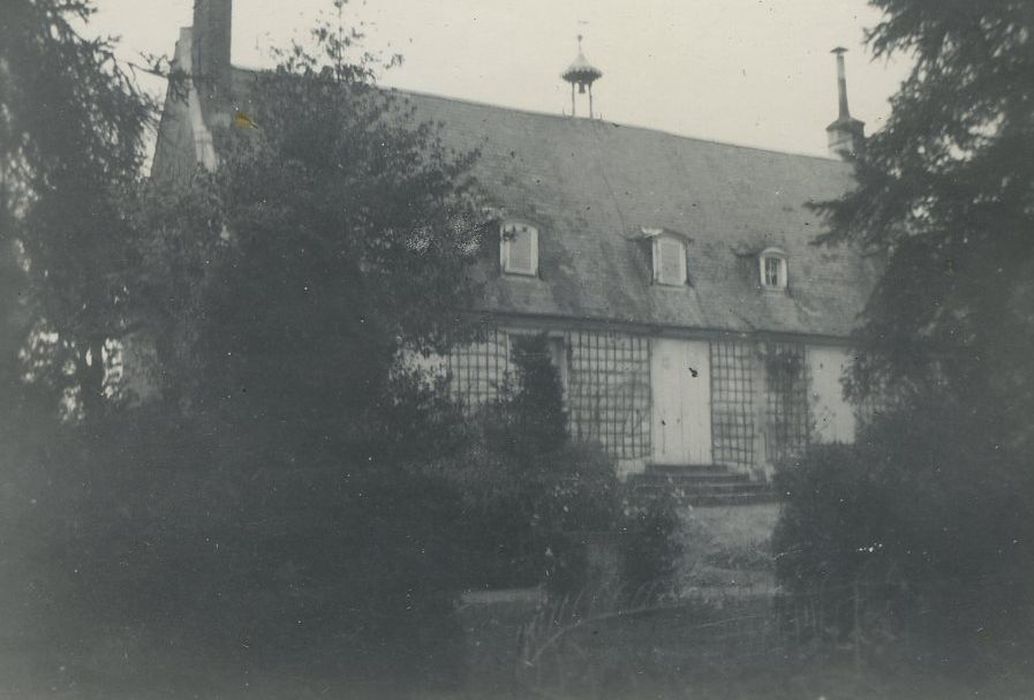 Manoir de la Grand'Cour : Façade sud, vue partielle