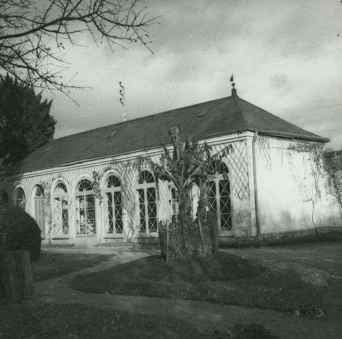 Manoir de la Grand'Cour : Orangerie, façades sud-ouest, vue générale