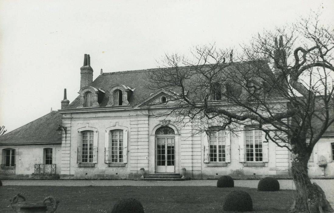 Manoir de La Gruette : Façade sud, vue générale