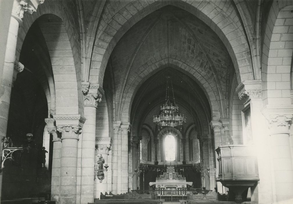 Eglise Saint-Gervais-Saint-Protais : Nef, vue générale