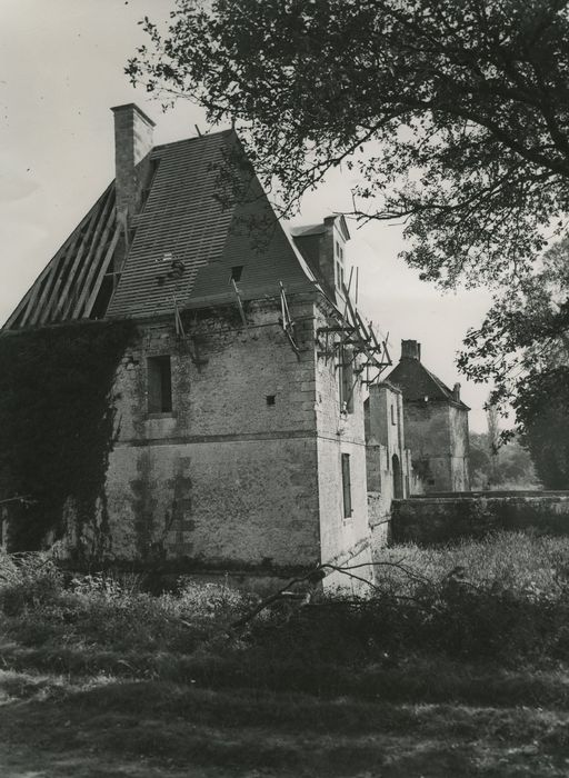 Restes de l'ancien château du Grand Launay : Ensemble sud-ouest, vue générale