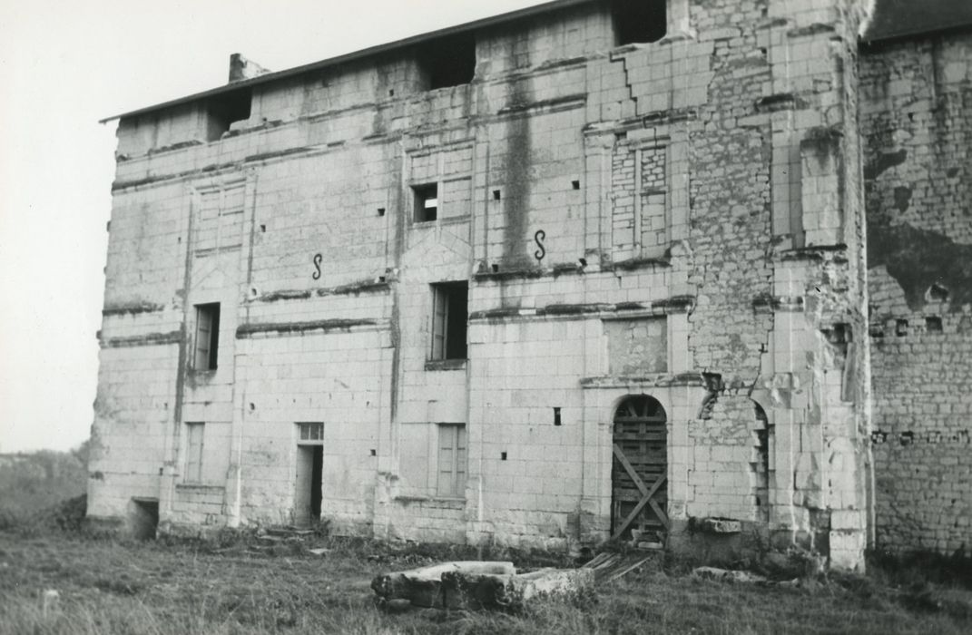 Château : Façade sud-est, vue partielle