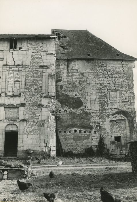 Château : Façade nord-ouest, vue partielle