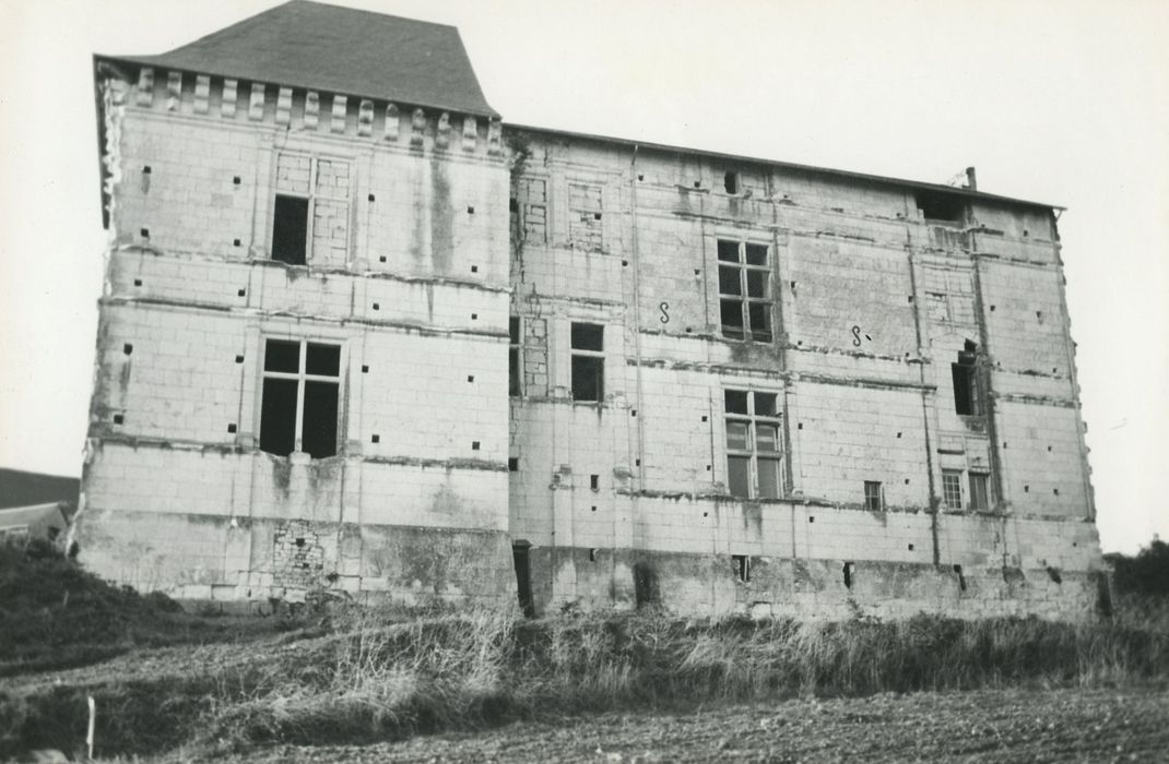 Château : Façade sud-est, vue générale