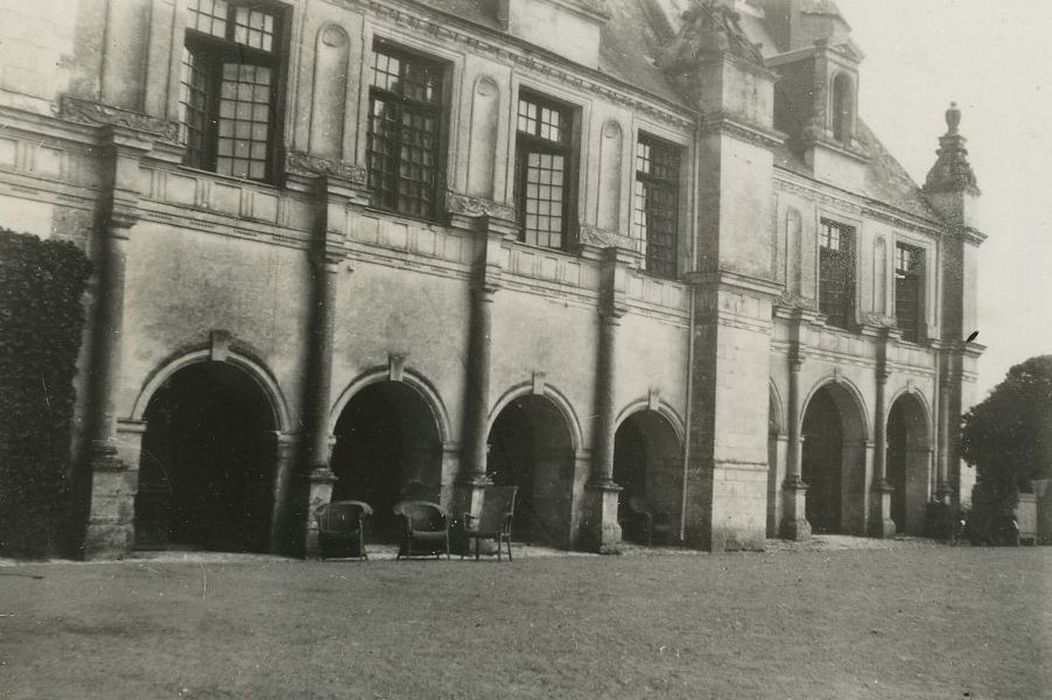 Château de la Motte-Sonzay : Aile est, façade ouest, vue partielle