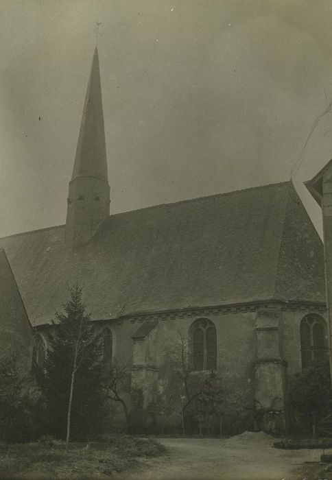 Eglise Saint-Michel : Façade latérale nord, vue partielle