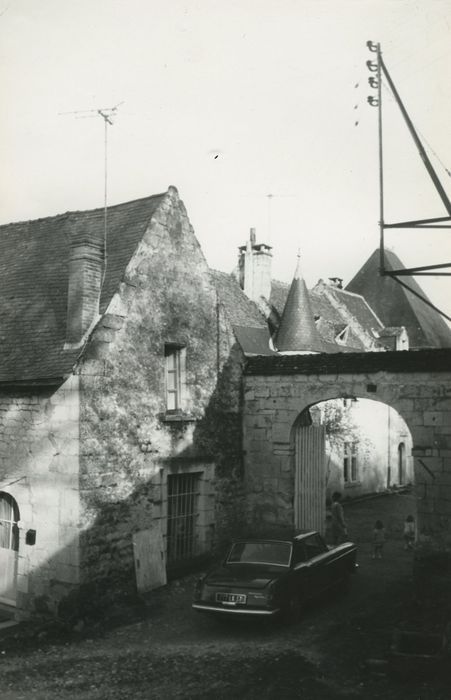 Château de Frau : Porche d’accès ouest, vue générale