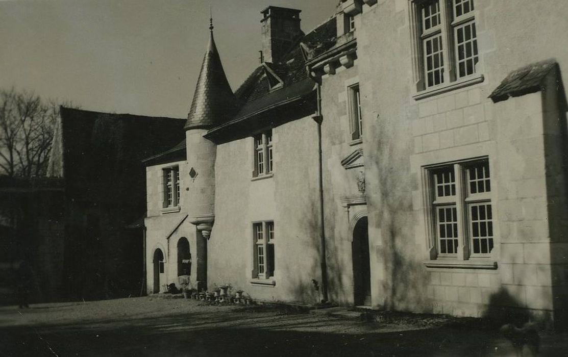 Château de Frau : Façade sud, vue partielle