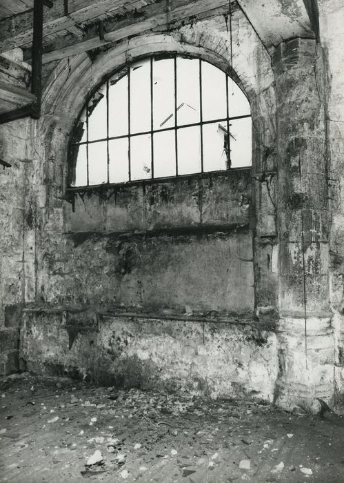 Ancienne chapelle du Petit-Saint-Martin, actuellement annexe de l'Ecole des Beaux-Arts de Tours : Rez-de-chaussée, mur est, détail d’une baie