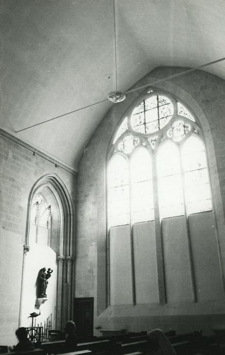 Ancienne chapelle Saint-Jean : Pignon est, grande verrière, vue générale