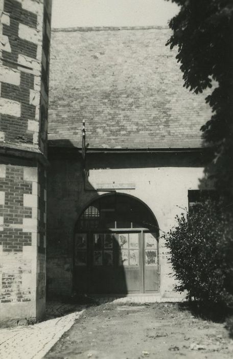 Ancien couvent des Ursulines : Détail d’une porte d’accès non localisée