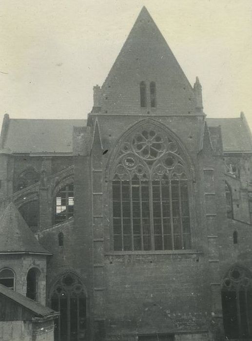 Ancienne abbaye de Saint-Julien : Chevet, vue partielle