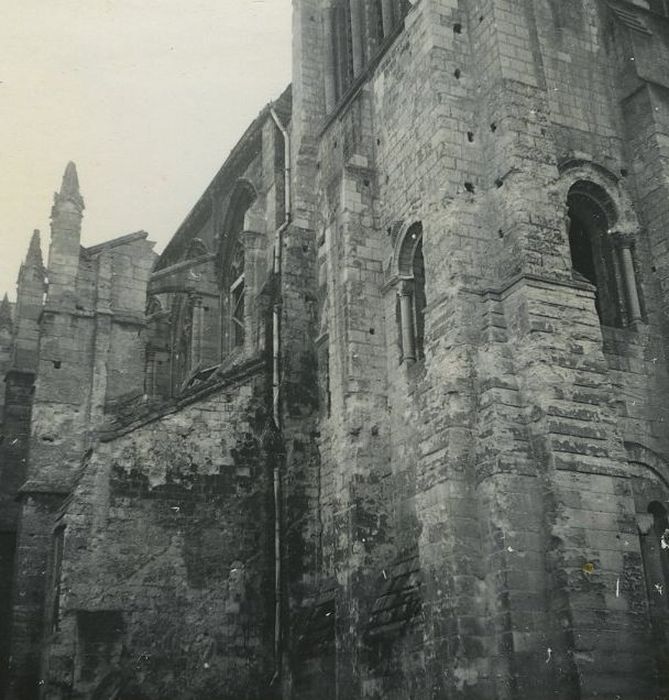 Ancienne abbaye de Saint-Julien : Façade latérale nord, vue partielle