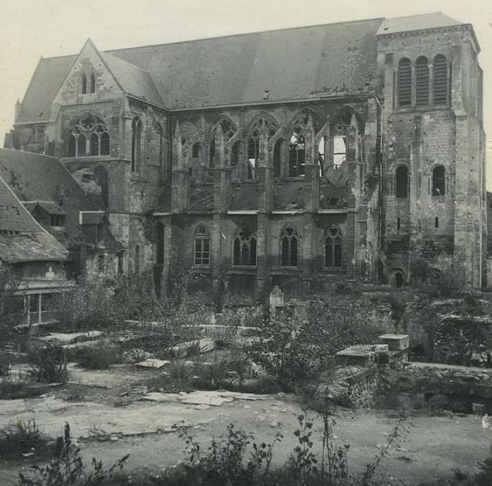 Ancienne abbaye de Saint-Julien : Façade latérale nord, vue générale