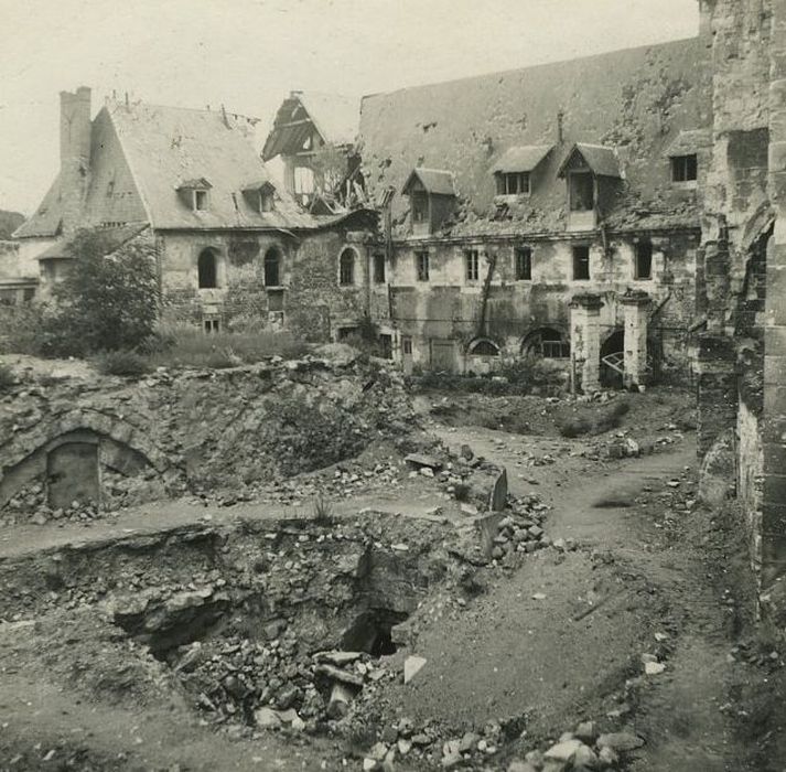 Ancienne abbaye de Saint-Julien : Bâtiments abbatiaux, vue générale