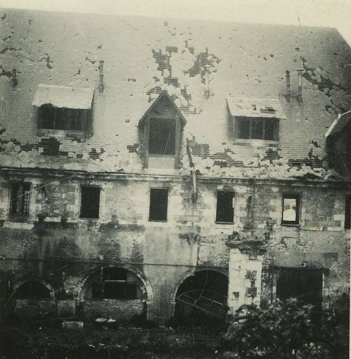 Ancienne abbaye de Saint-Julien : Bâtiments abbatiaux, vue partielle