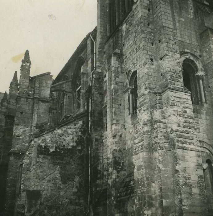 Ancienne abbaye de Saint-Julien : Façade latérale nord, vue partielle