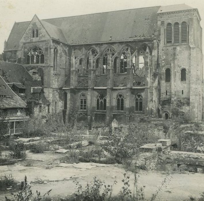 Ancienne abbaye de Saint-Julien : Façade latérale nord, vue générale