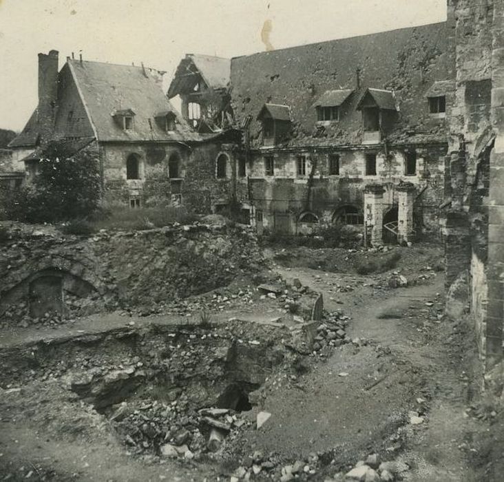 Ancienne abbaye de Saint-Julien : Bâtiments abbatiaux, vue générale