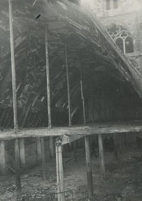 Ancienne abbaye de Saint-Julien : Dortoir, vue partielle