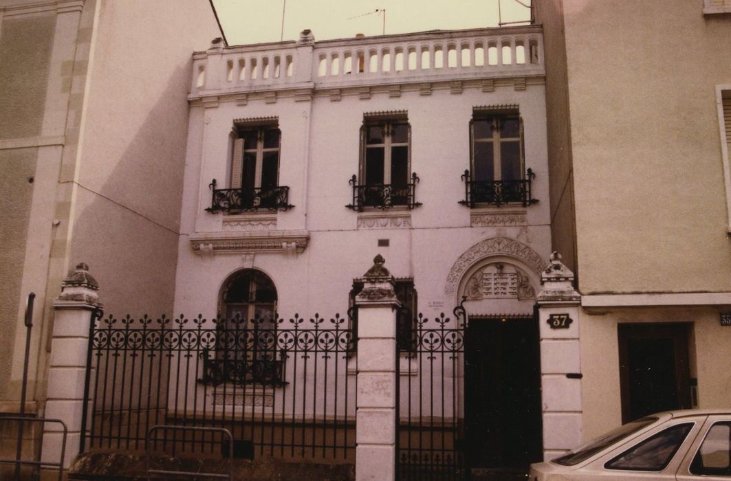 Synagogue : Façade sur rue, vue générale