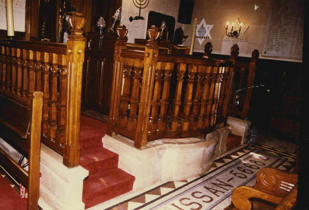 Synagogue : Détail de la bima