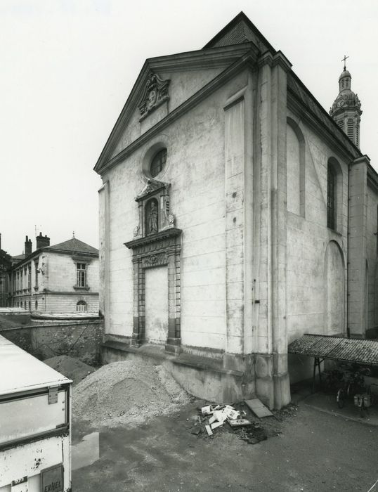 Centre Hospitalier Universitaire Régional, dit Centre Hospitalier Régional Bretonneau : Chapelle, façade est, vue générale