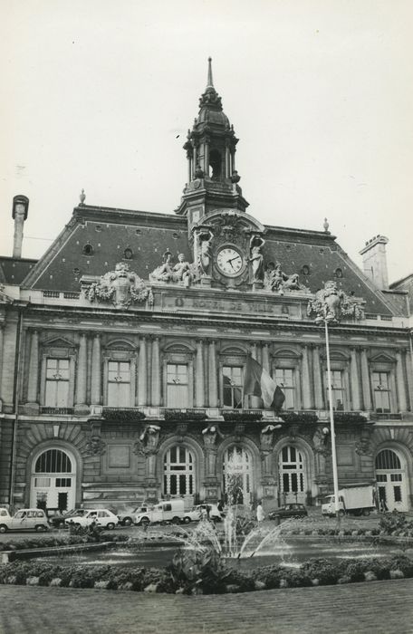 Hôtel de ville : Façade sud, pavillon central, vue générale