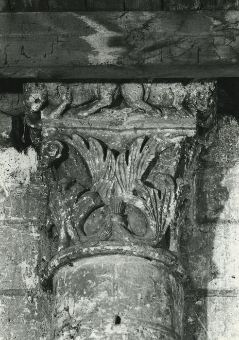 Ancienne maladrerie Saint-Lazare : Nef, mur latéral sud, détail d’un chapiteau