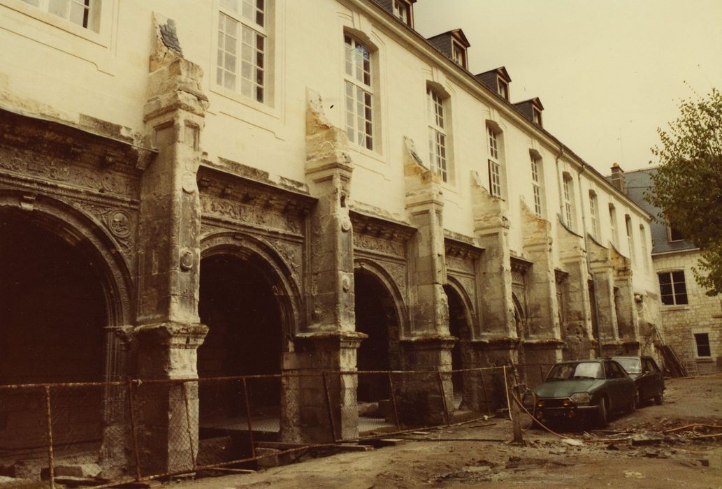 Ancienne abbaye de Saint-Martin : Vue générale de la galerie renaissance nord-ouest