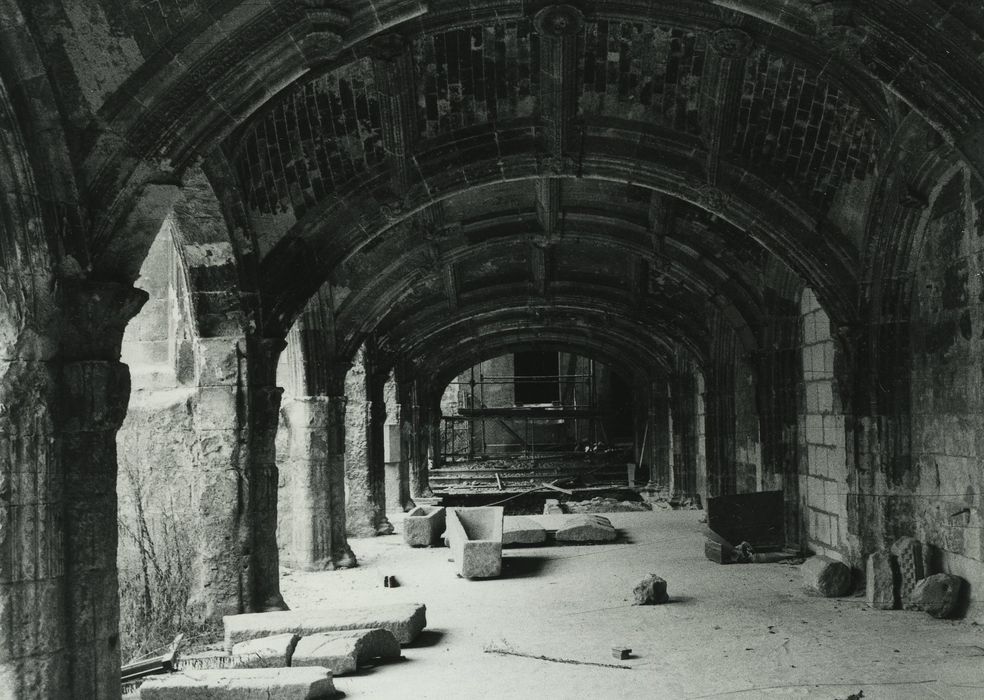 Ancienne abbaye de Saint-Martin : Galerie renaissance en enfilade vers le nord