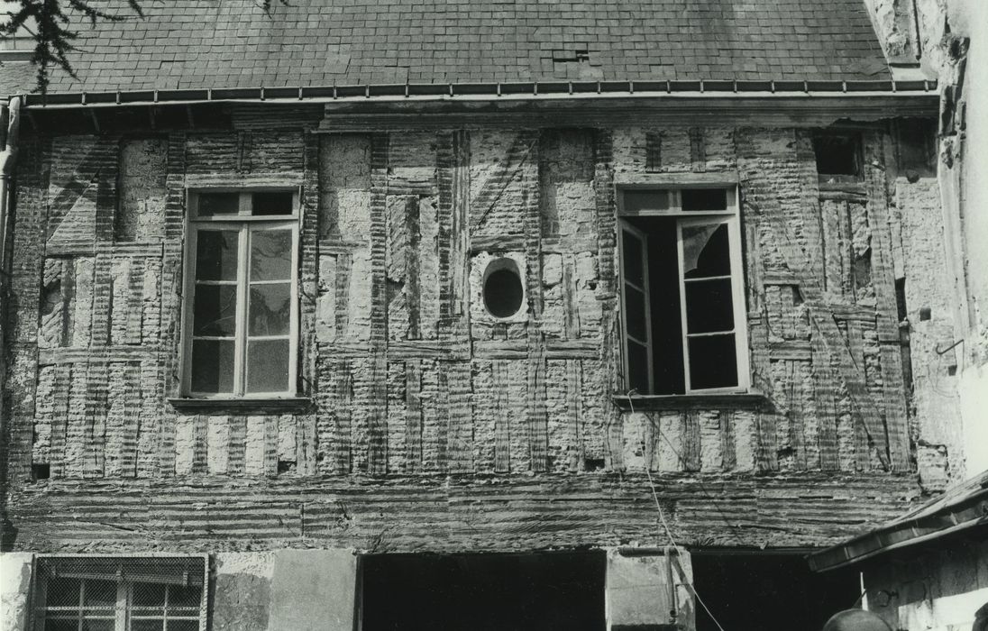 Ancienne abbaye de Saint-Martin : Façade ouest, vue partielle