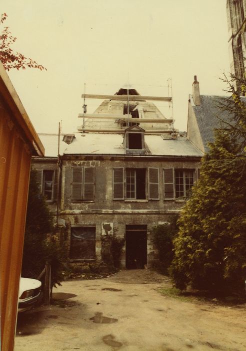 Ancienne abbaye de Saint-Martin : Façade est, vue générale