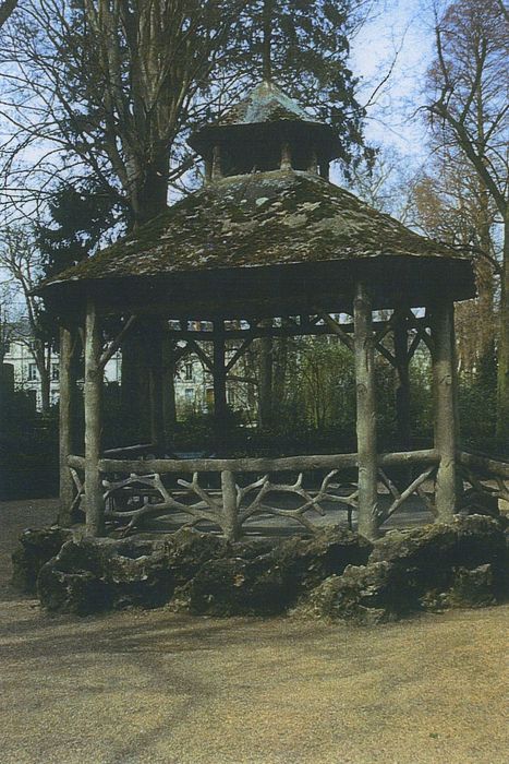 Jardin des Prébendes d'Oé : Kiosque, vue générale