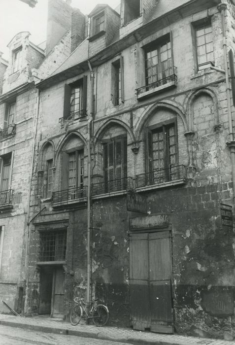 Maison : Façade sur rue, vue générale