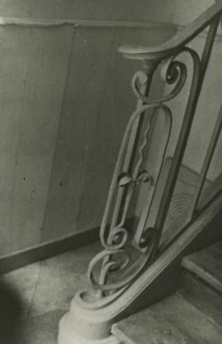 Ancienne maison canoniale de Saint-Gatien, dite du Curé de Tours : Escalier, détail de la rampe