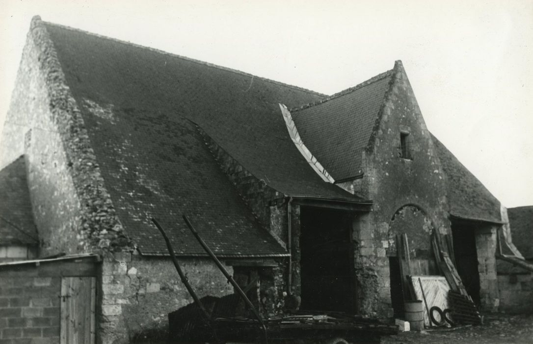 Ancien manoir de Sépaillé : Grange, façade est, vue générale