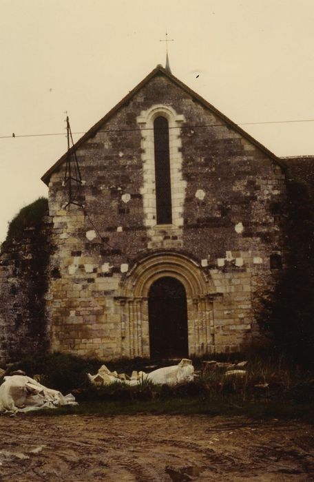 Prieuré Notre-Dame et Saint-Etienne de Villiers : Eglise, façade occidentale, vue générale