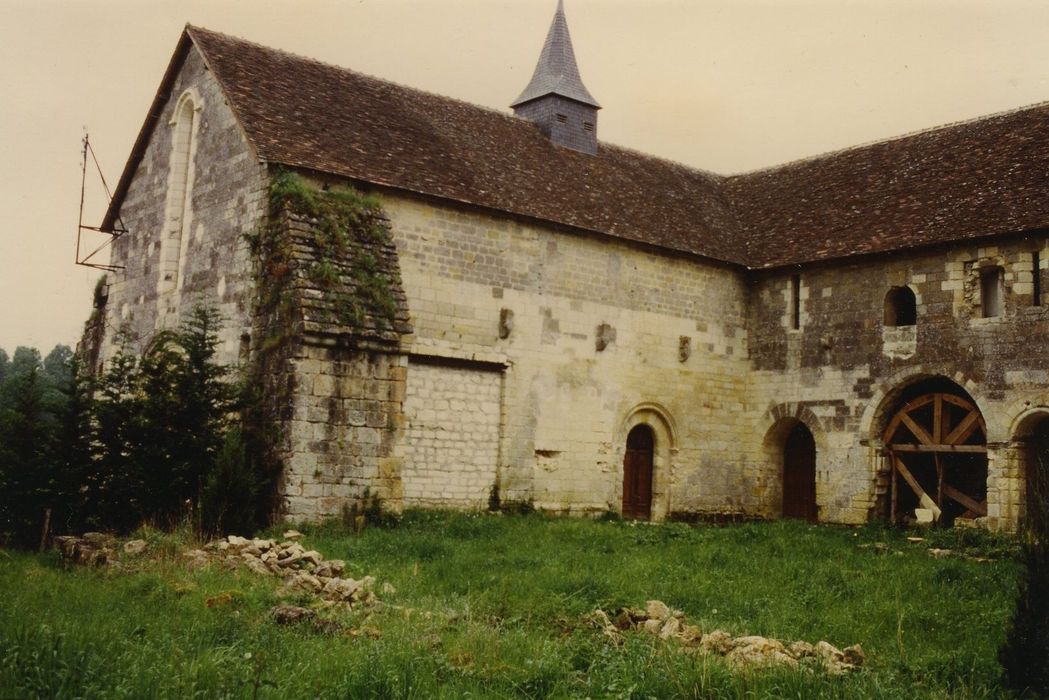 Prieuré Notre-Dame et Saint-Etienne de Villiers : Eglise, façade latérale sud, vue générale