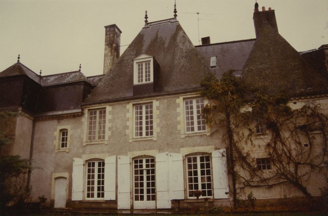 Château de Boisbonnard : Façade est, vue partielle