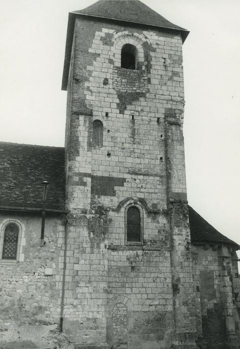 Eglise Saint-Pierre-es-Liens : Clocher, élévation sud, vue générale