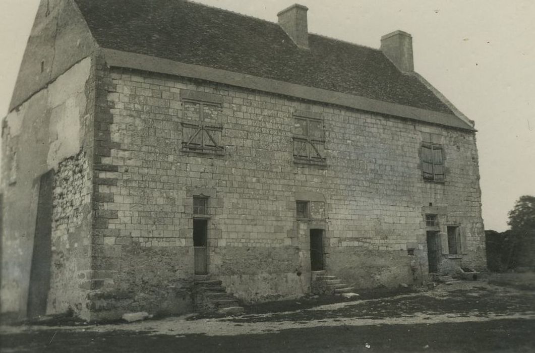 Manoir de la Roche-de-Gennes : Façade sud, vue générale