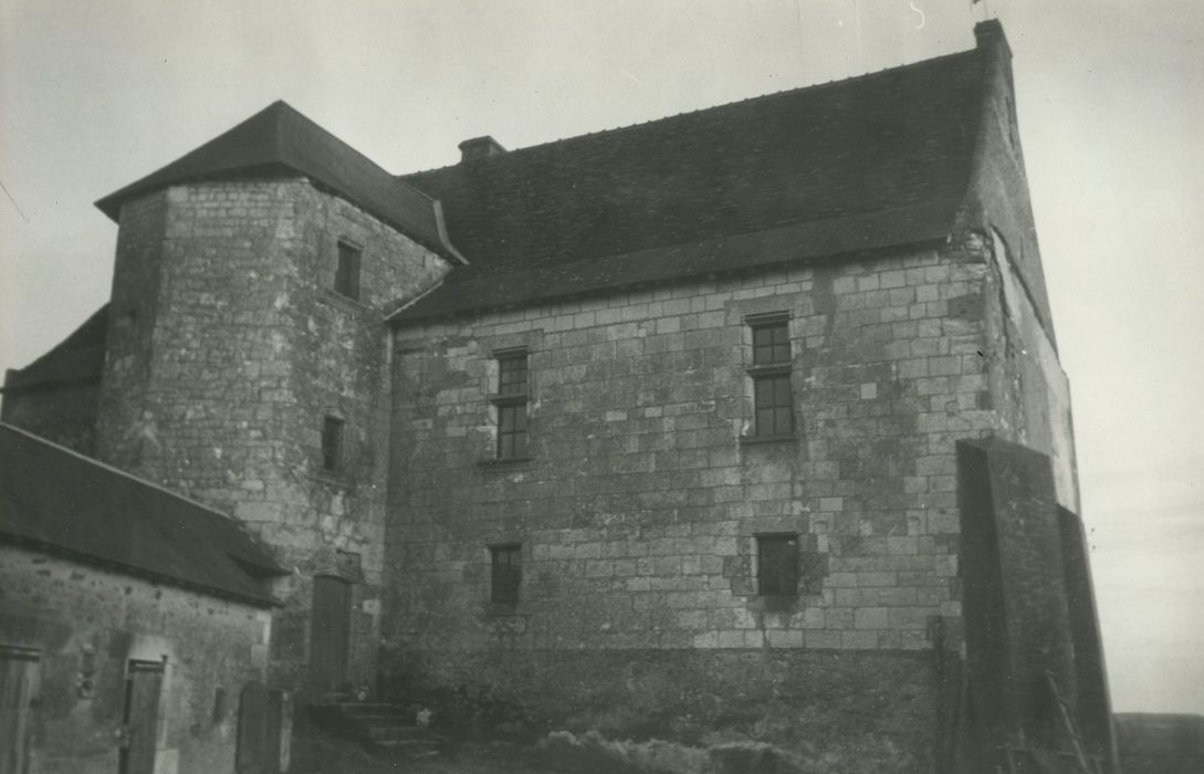 Manoir de la Roche-de-Gennes : Façade nord, vue générale