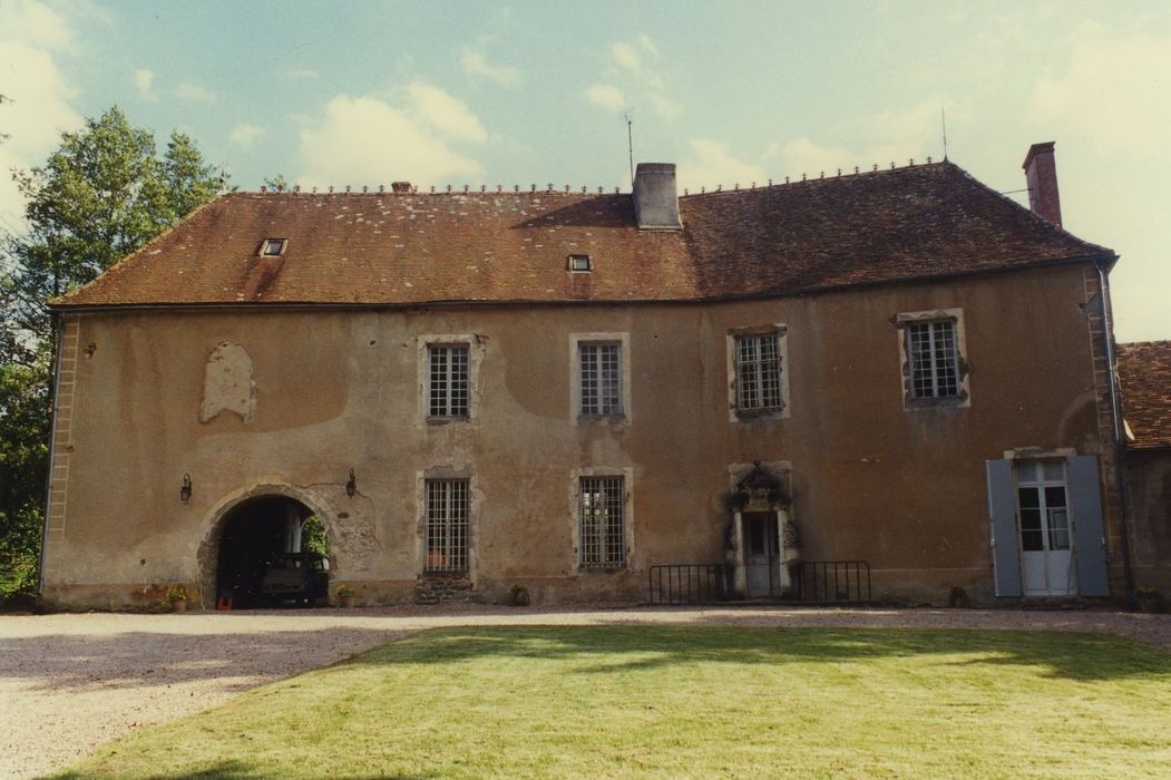 Maison forte d'Alligny-en-Morvan : Ensemble nord, vue générale