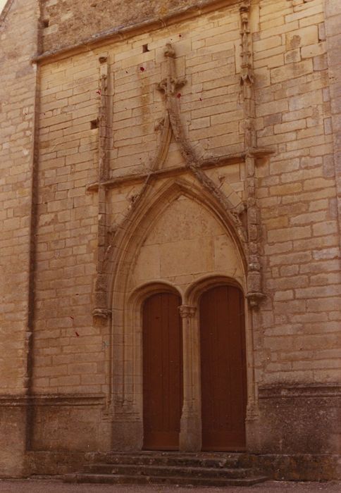 Eglise paroissiale : Portail occidental, vue générale