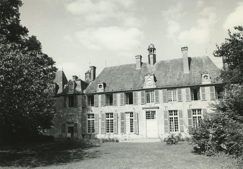 Château d'Apremont : Façade sud, vue générale