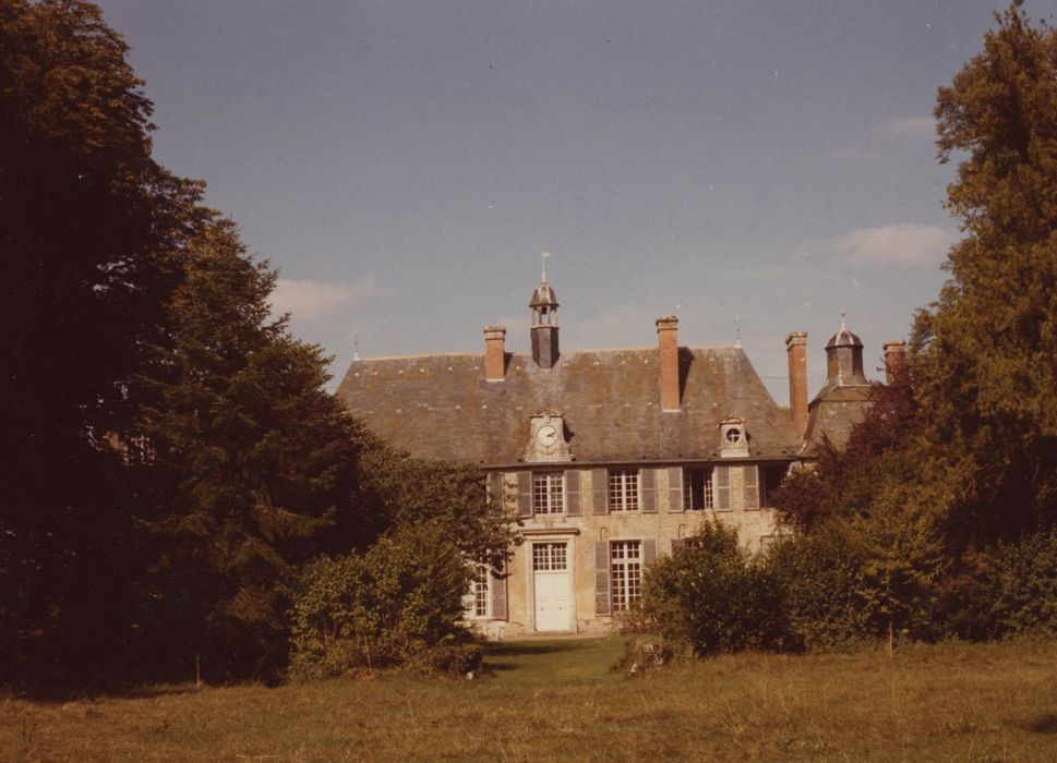 Château d'Apremont : Façade sud, vue partielle