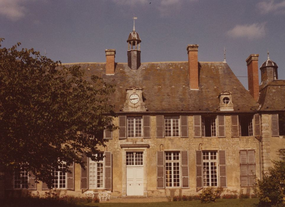 Château d'Apremont : Façade sud, vue partielle