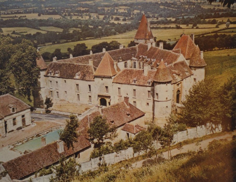 Château : Vue générale du château depuis le Sud-Est, vue générale