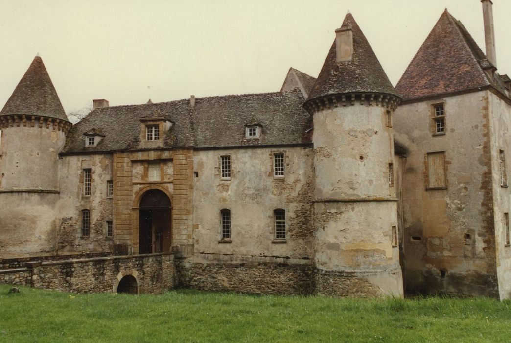 Château : Façade est, vue générale